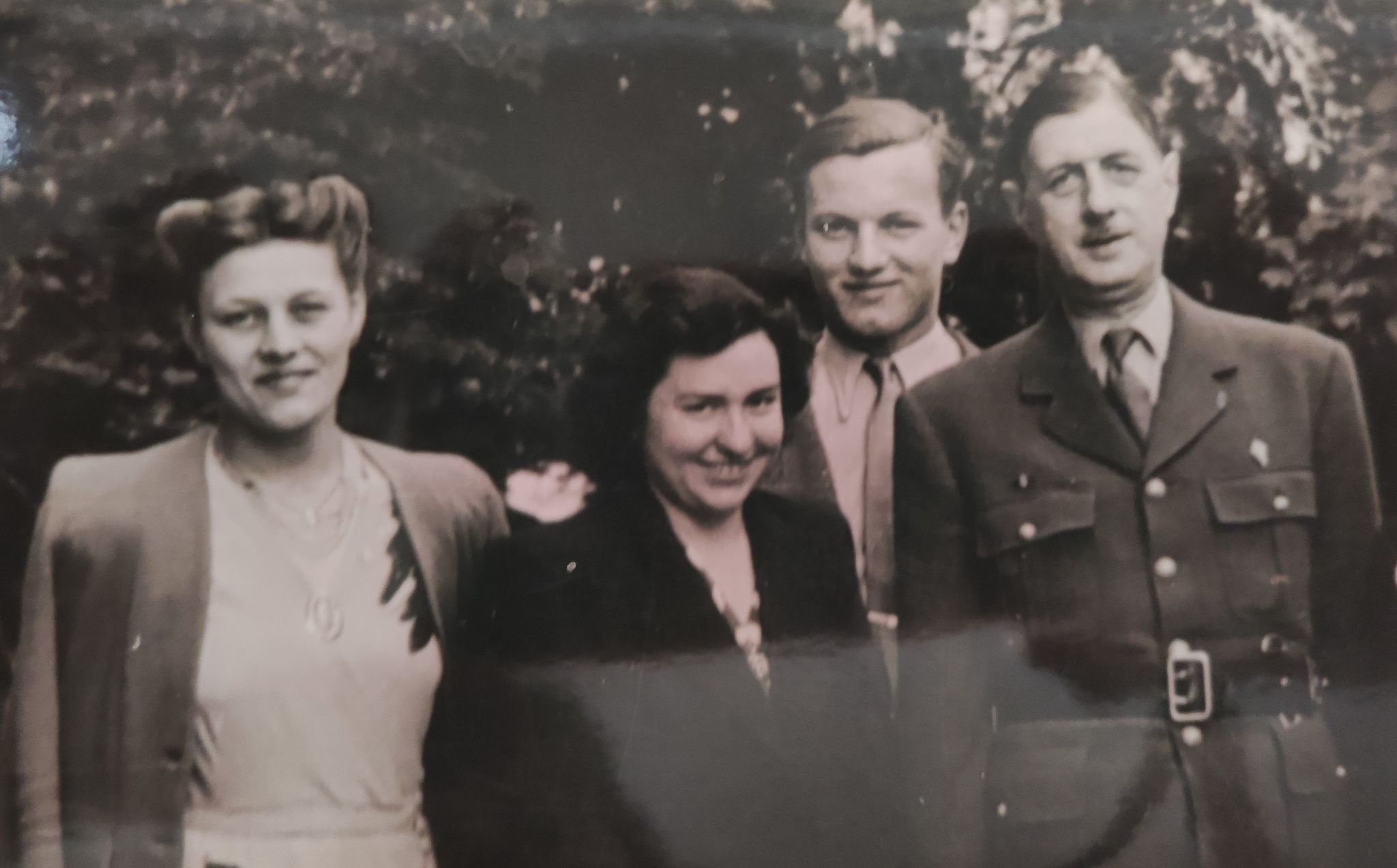 de Gaulle, Marthe, Guy et Geneviève à Laroque 1947